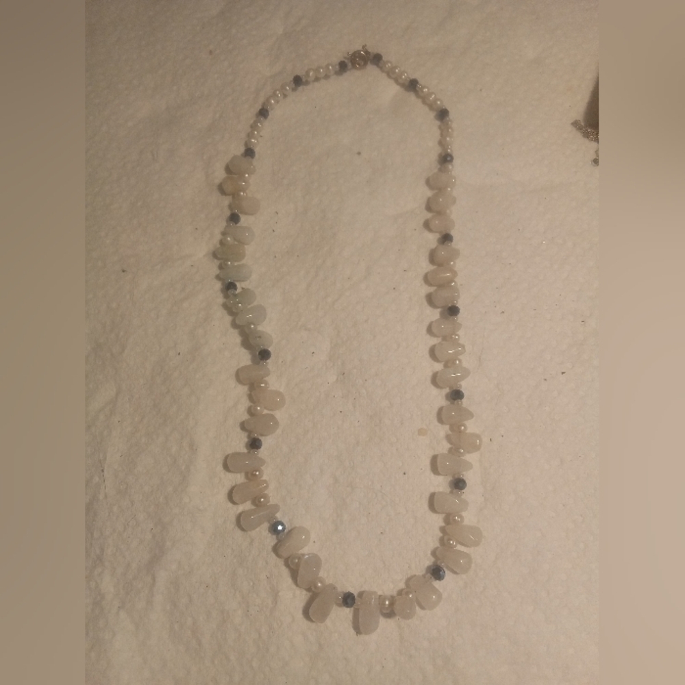 Chic White and Silver Beaded Necklace